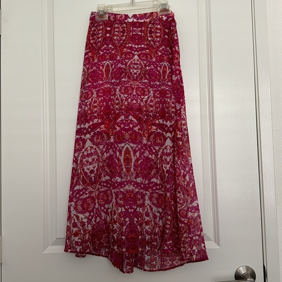 Show Me Your Mumu Flirt Skirt in Pomegranate Punch XS - Picture 3 of 10